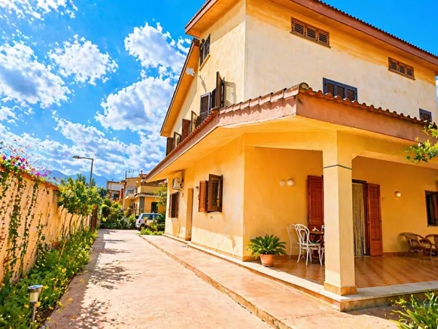 Immagine 8 di Villa in vendita  in lungomare cristoforo colombo a Carini