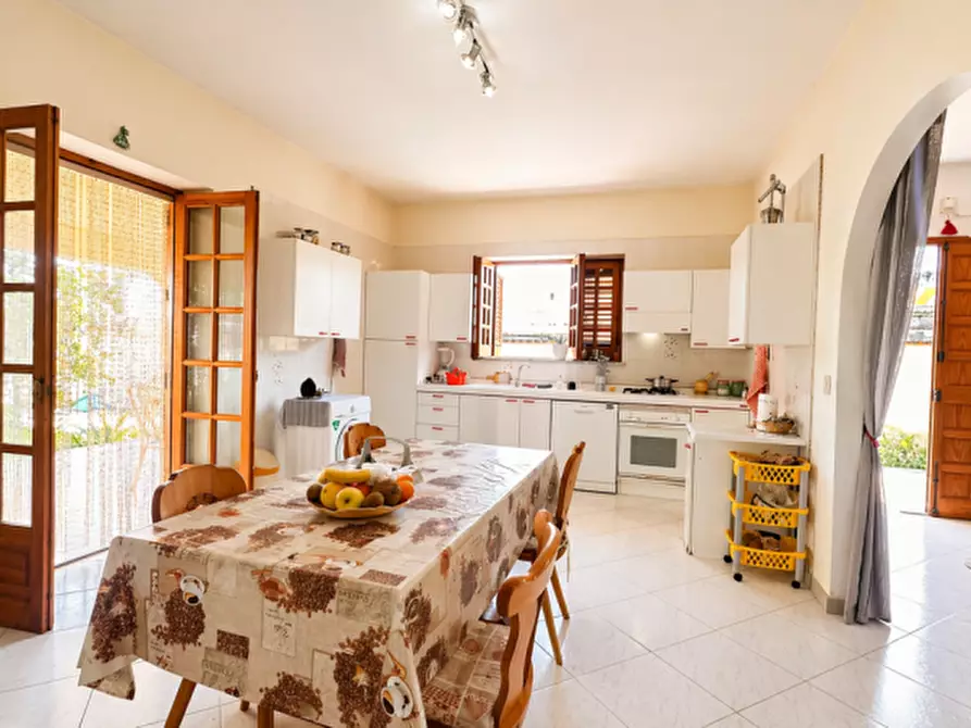 Immagine 16 di Villa in vendita  in lungomare cristoforo colombo a Carini