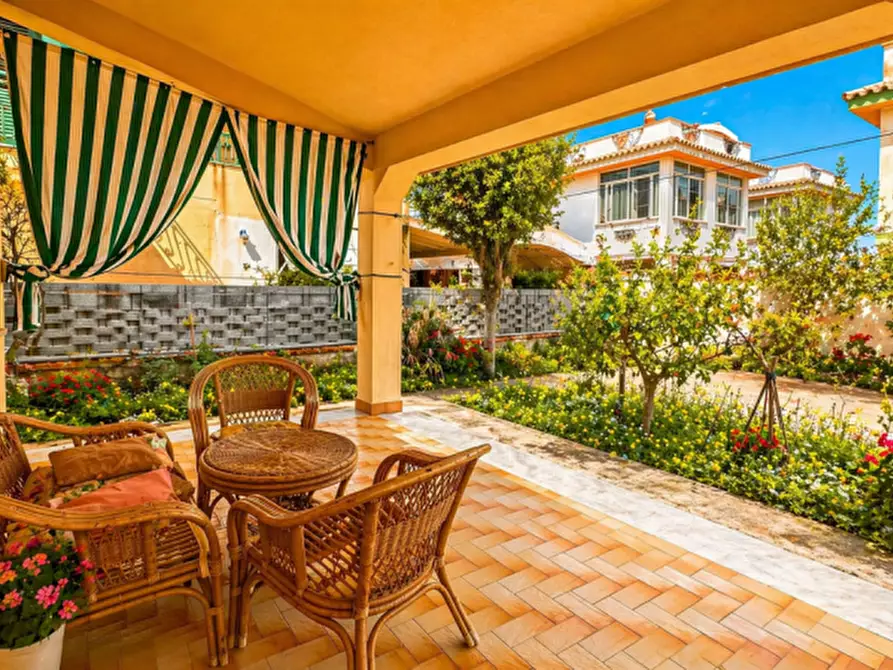 Immagine 19 di Villa in vendita  in lungomare cristoforo colombo a Carini