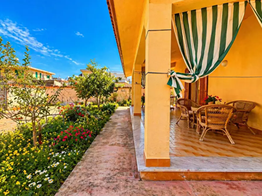 Immagine 22 di Villa in vendita  in lungomare cristoforo colombo a Carini