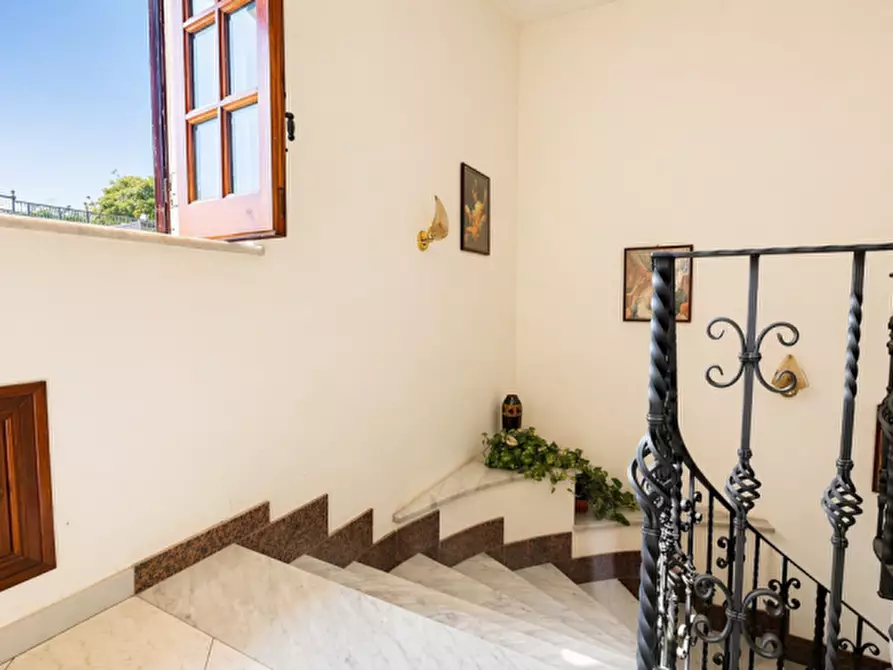 Immagine 26 di Villa in vendita  in lungomare cristoforo colombo a Carini