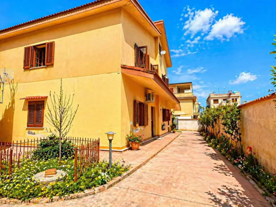 Immagine 46 di Villa in vendita  in lungomare cristoforo colombo a Carini