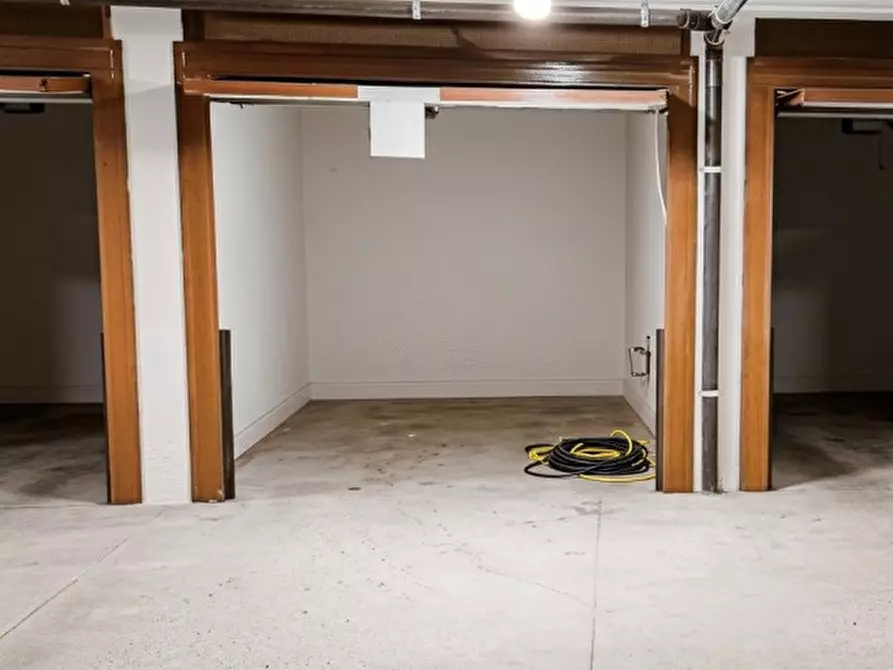 Immagine 1 di Garage in vendita  in Via Gerolamo Borgazzi a Milano