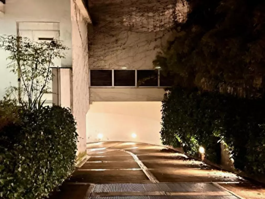 Immagine 4 di Garage in vendita  in Via Gerolamo Borgazzi a Milano