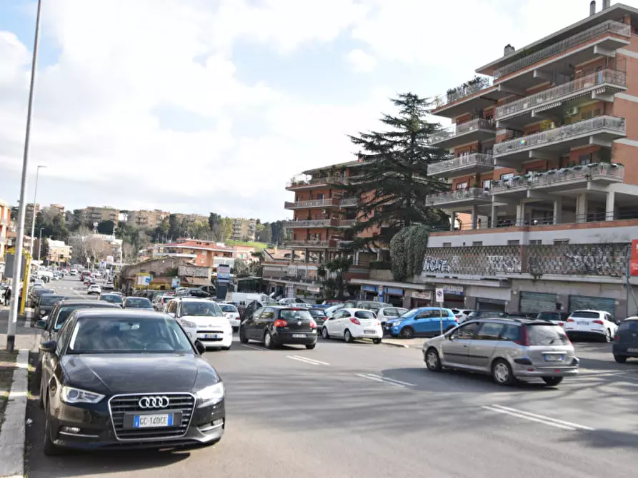 Immagine 2 di Negozio in vendita  in Via Portuense a Roma