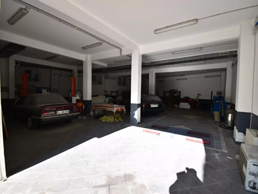 Immagine 5 di Negozio in vendita  in Via Portuense a Roma