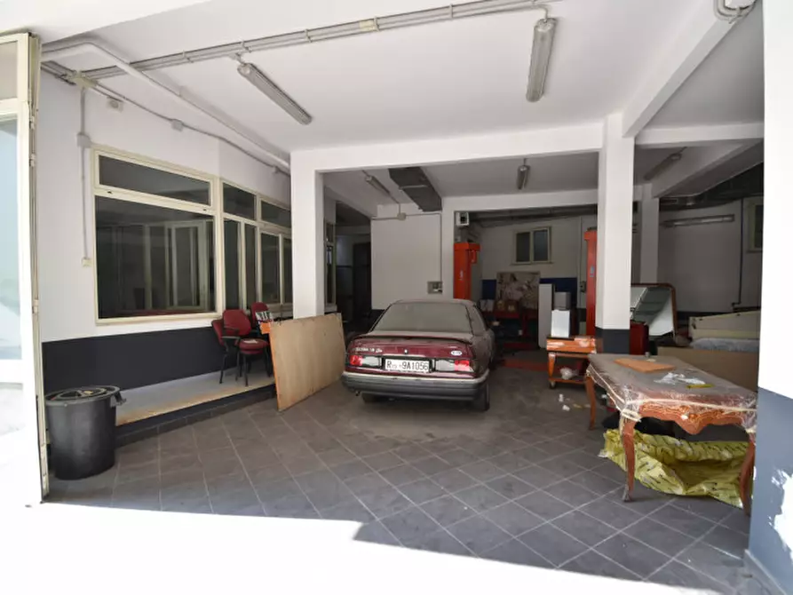 Immagine 6 di Negozio in vendita  in Via Portuense a Roma