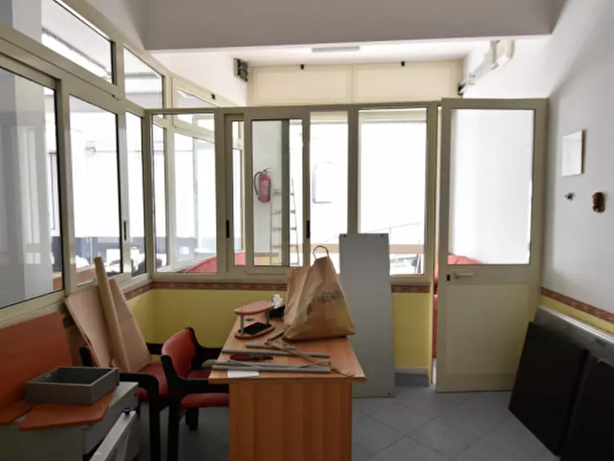 Immagine 14 di Negozio in vendita  in Via Portuense a Roma