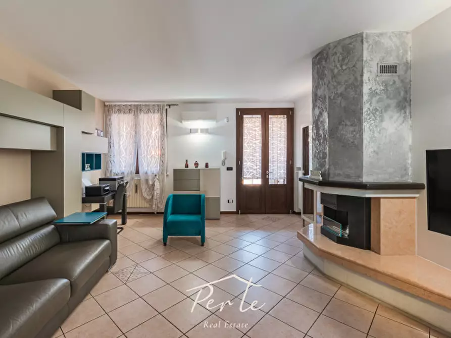 Immagine 1 di Villa in vendita  in Via Amedeo Modigliani 92 a Curtatone