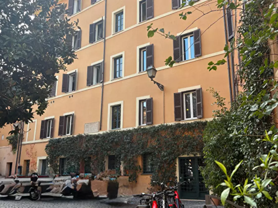 Immagine 1 di Appartamento in vendita  in piazza de' renzi a Roma