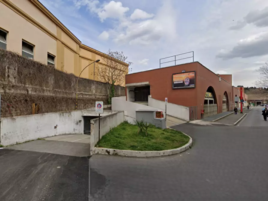 Immagine 2 di Garage in vendita  in Via Michele Carcani a Roma