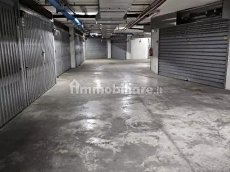 Immagine 3 di Garage in vendita  in Via Michele Carcani a Roma