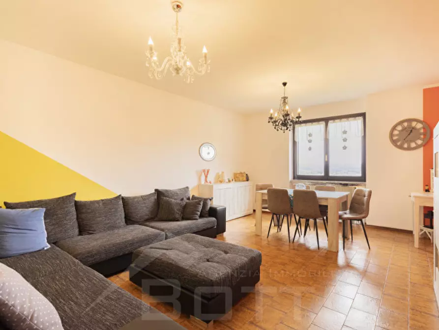 Immagine 1 di Appartamento in vendita  in via piovino 25 a Borgomanero