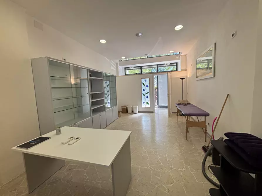 Immagine 3 di Negozio in affitto  in VIA GORDIGIANI a Firenze