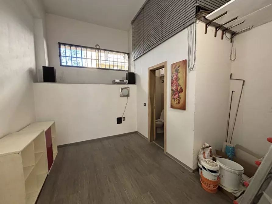 Immagine 4 di Negozio in affitto  in VIA GORDIGIANI a Firenze