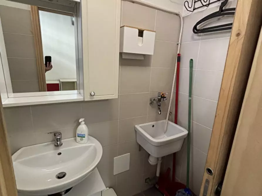 Immagine 5 di Negozio in affitto  in VIA GORDIGIANI a Firenze