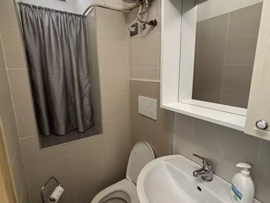 Immagine 6 di Negozio in affitto  in VIA GORDIGIANI a Firenze