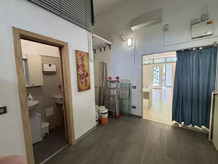 Immagine 7 di Negozio in affitto  in VIA GORDIGIANI a Firenze