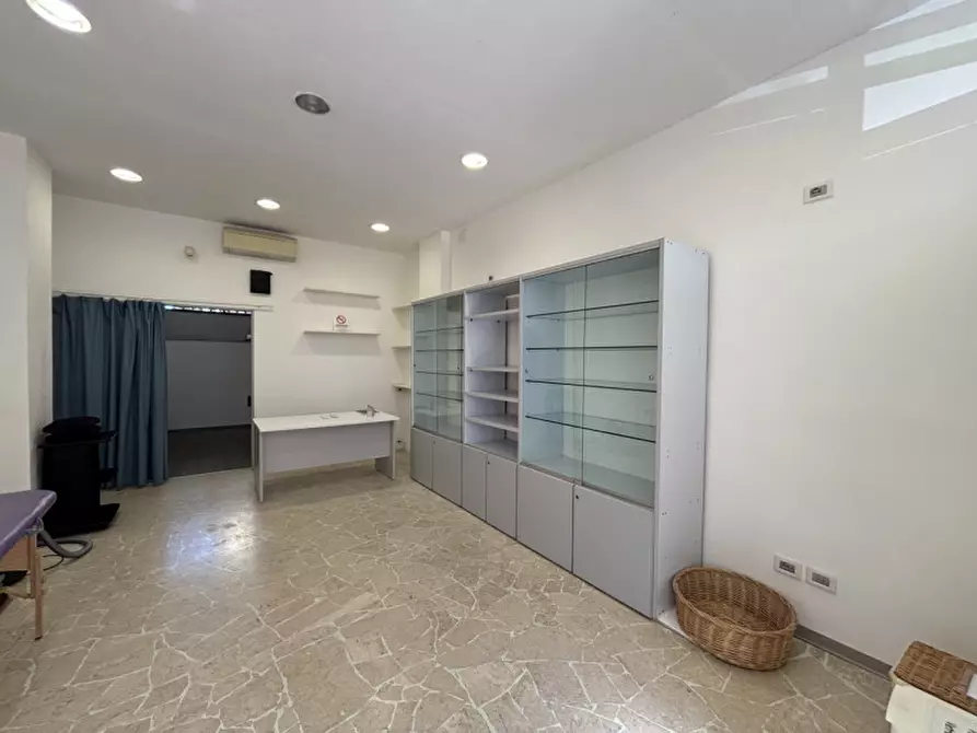 Immagine 8 di Negozio in affitto  in VIA GORDIGIANI a Firenze