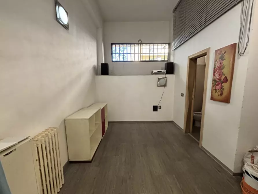 Immagine 9 di Negozio in affitto  in VIA GORDIGIANI a Firenze