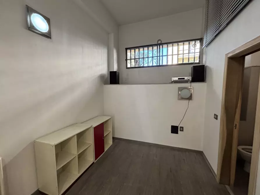 Immagine 13 di Negozio in affitto  in VIA GORDIGIANI a Firenze