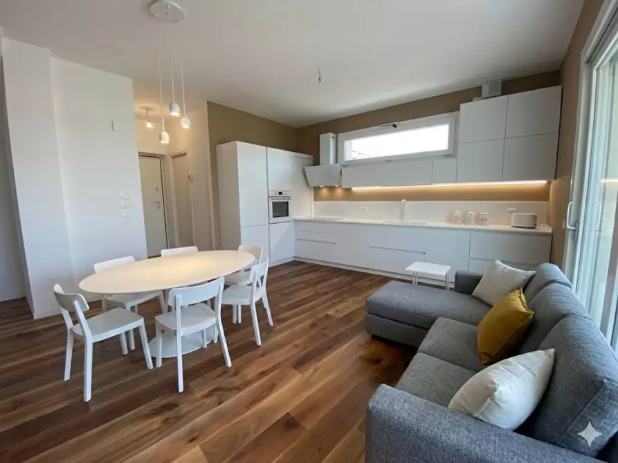 Immagine 2 di Casa indipendente in vendita  in Via Rivella a Creazzo