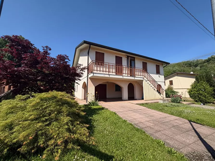 Immagine 2 di Casa indipendente in vendita  a Montegrotto Terme