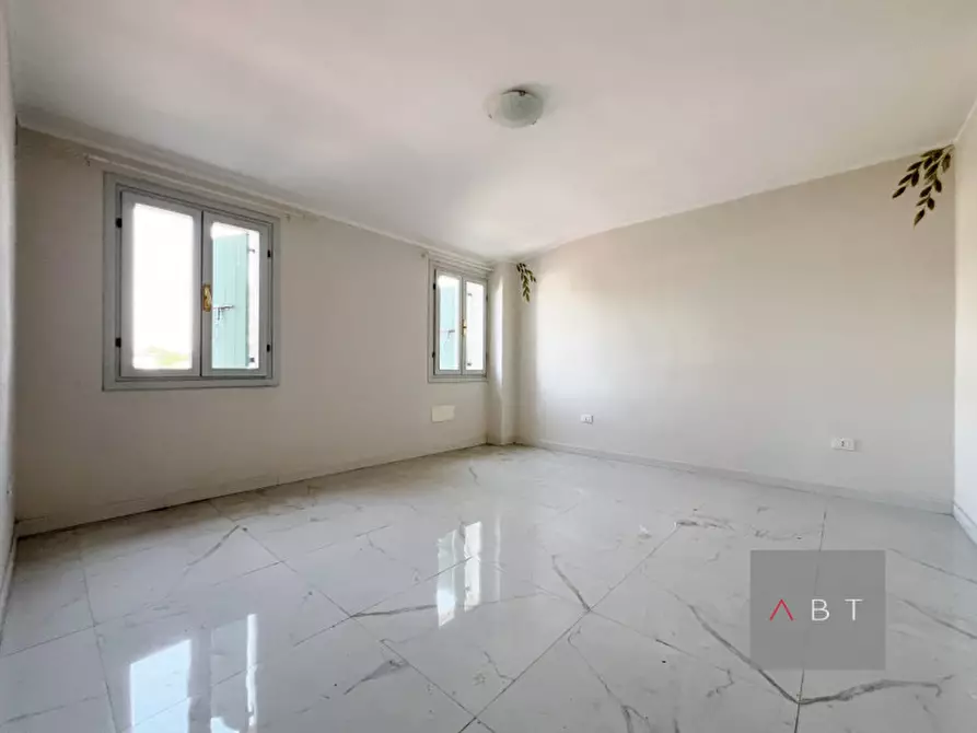 Immagine 20 di Negozio in vendita  a Piazzola Sul Brenta
