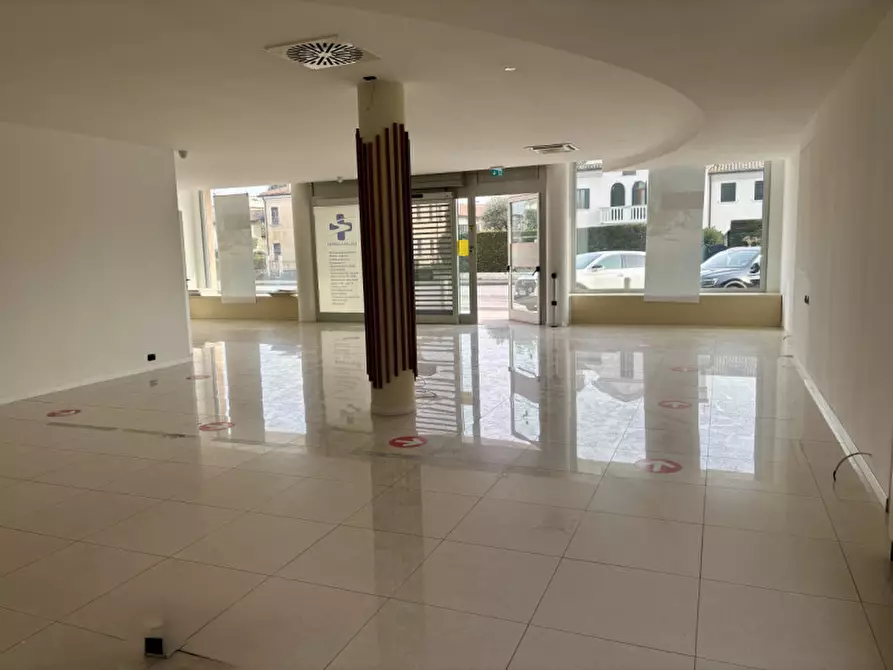 Immagine 4 di Negozio in vendita  in Via Trento a Silea