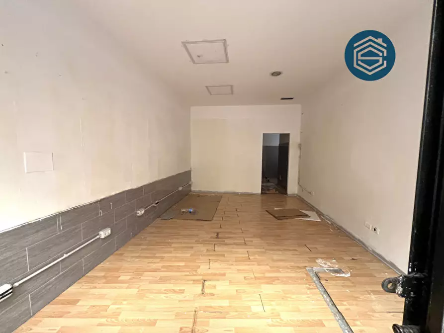 Immagine 1 di Negozio in affitto  in Via Mariano Falcini 37 a Campi Bisenzio