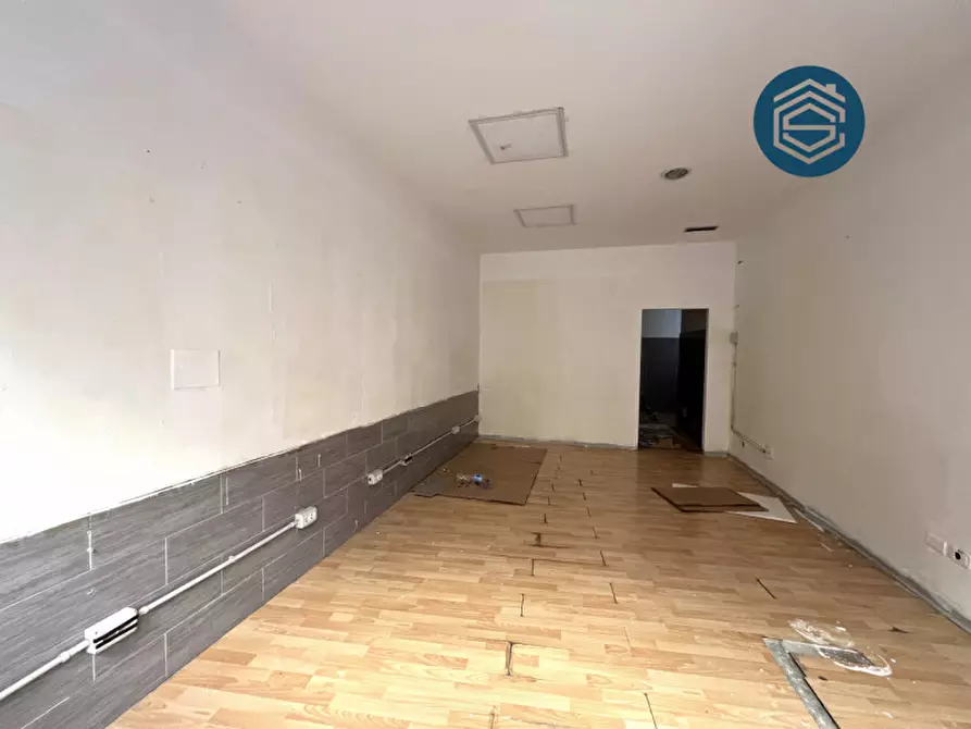 Immagine 2 di Negozio in affitto  in Via Mariano Falcini 37 a Campi Bisenzio
