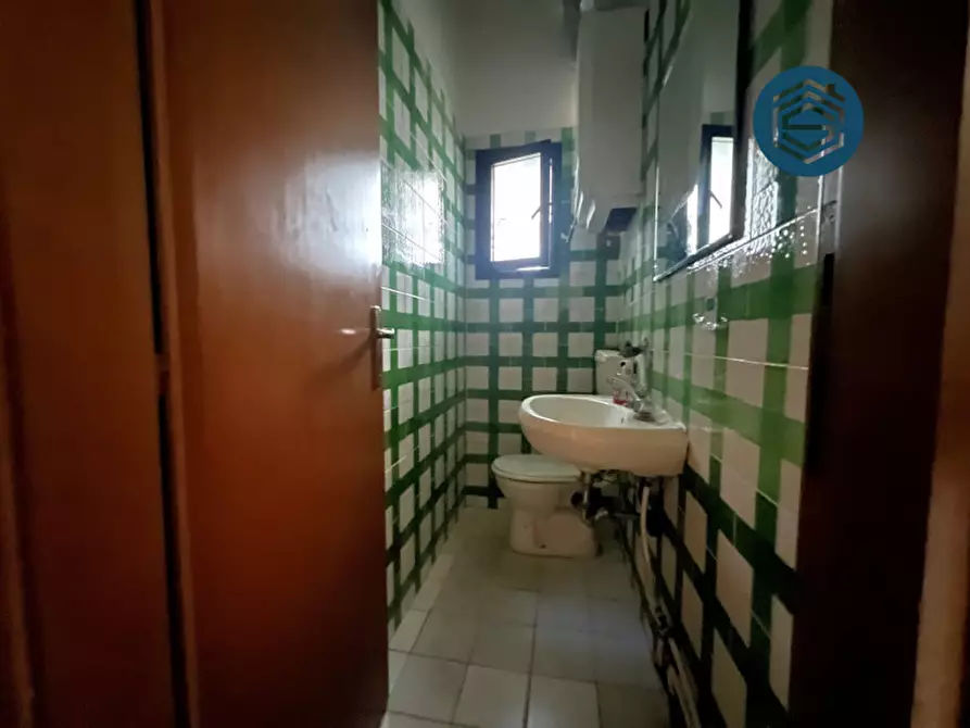 Immagine 7 di Negozio in affitto  in Via Mariano Falcini 37 a Campi Bisenzio