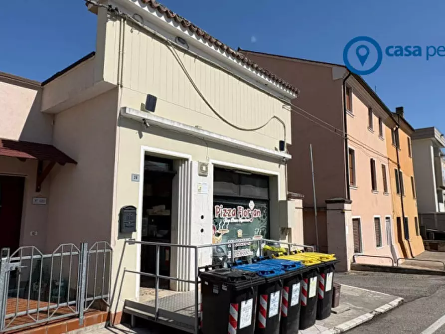 Immagine 1 di Negozio in vendita  in Via Scardona 28 a Costa Di Rovigo