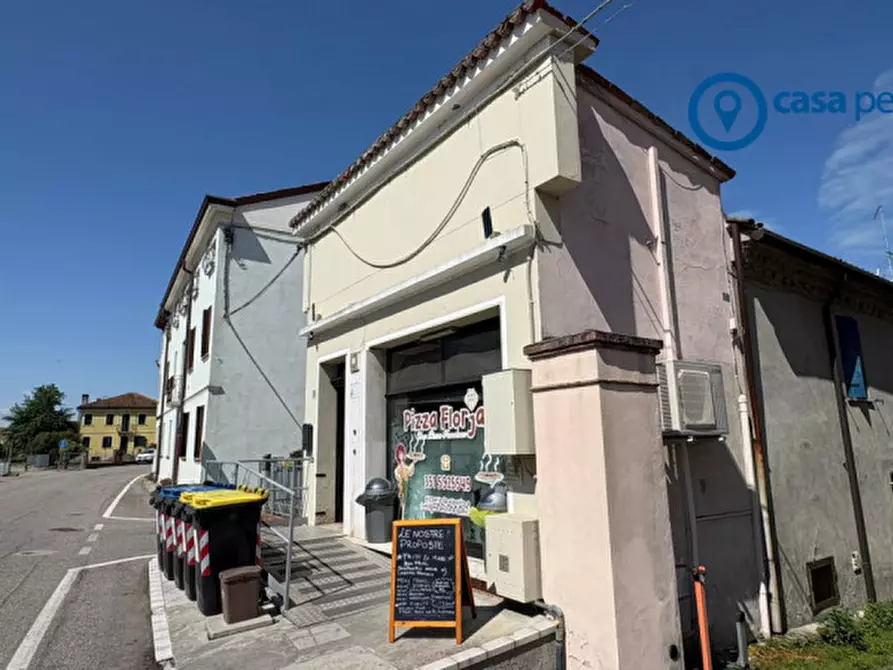 Immagine 6 di Negozio in vendita  in Via Scardona 28 a Costa Di Rovigo