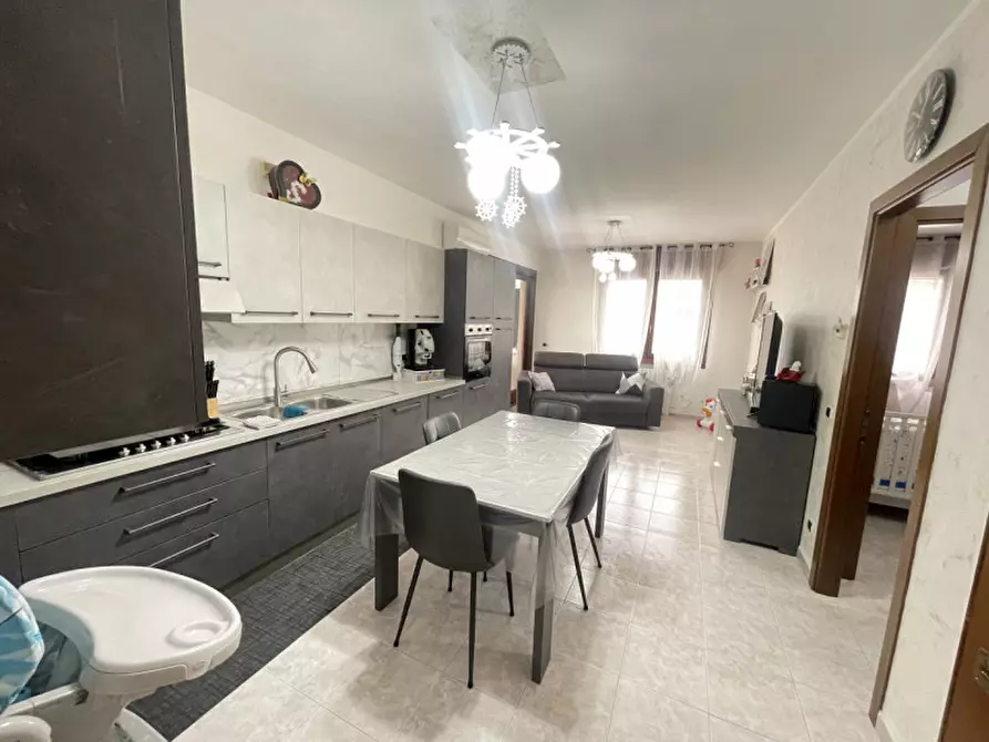 Immagine 2 di Appartamento in vendita  a Suzzara