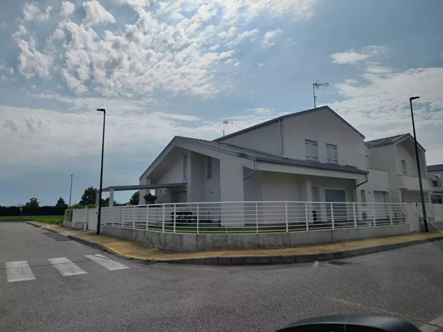 Immagine 1 di Casa trifamiliare in vendita  a Albignasego