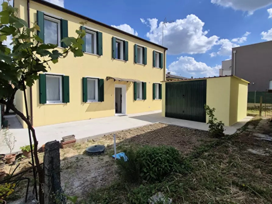 Immagine 1 di Casa indipendente in vendita  in Via Alessandro Manzoni 63 a Albignasego