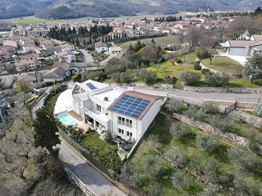 Immagine 1 di Villa in vendita  in Via Paradiso, 1 a Tregnago