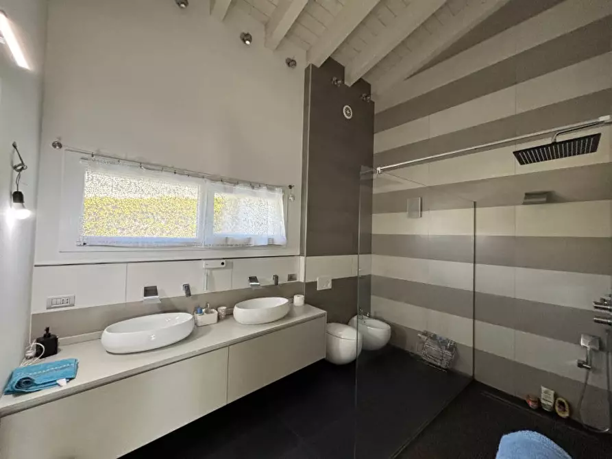 Immagine 34 di Villa in vendita  in Via Paradiso, 1 a Tregnago