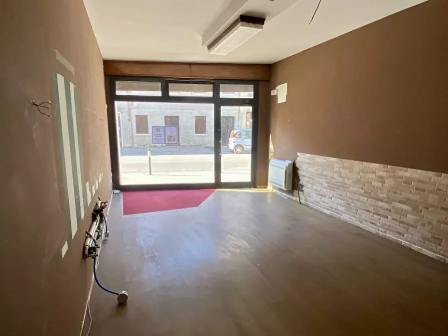 Immagine 1 di Negozio in affitto  in via borgo Treviso 30 a Castelfranco Veneto