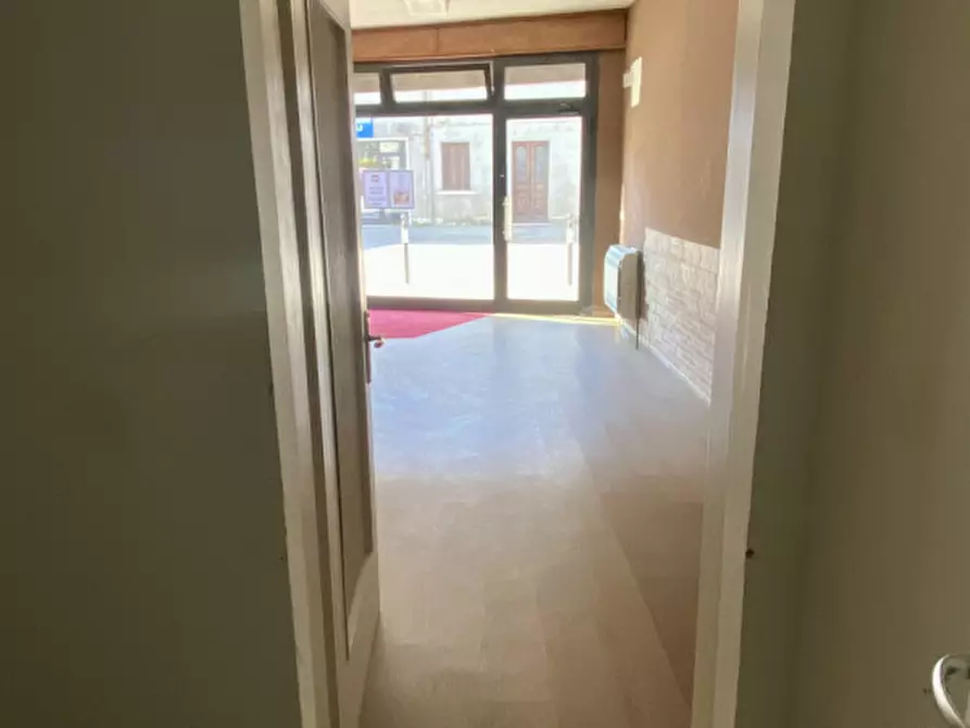 Immagine 9 di Negozio in affitto  in via borgo Treviso 30 a Castelfranco Veneto
