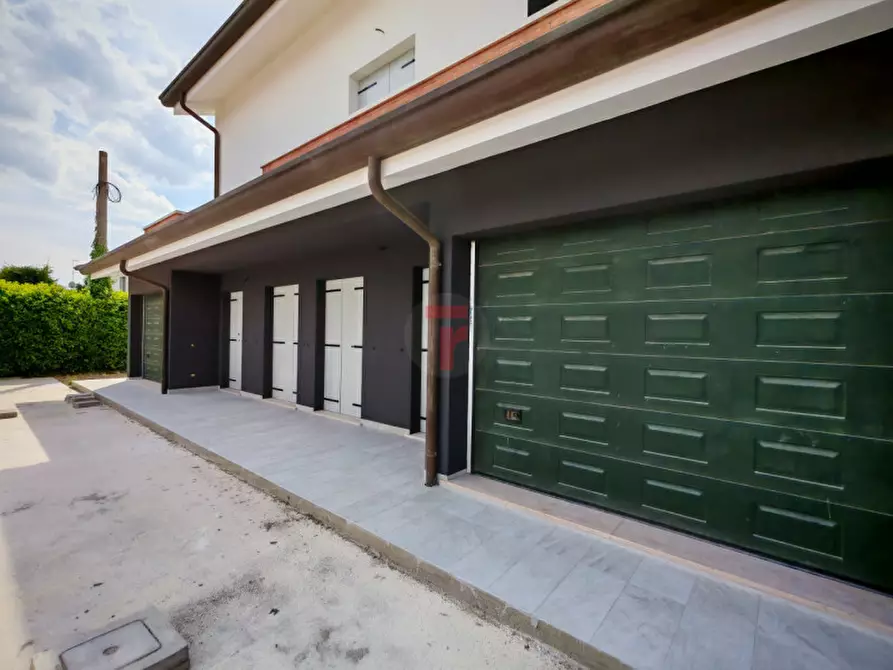Immagine 1 di Villa in vendita  in Via Ruffina a Saonara