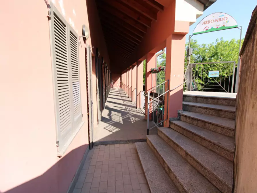 Immagine 5 di Negozio in vendita  in Via Lambro 72-80 a Macherio