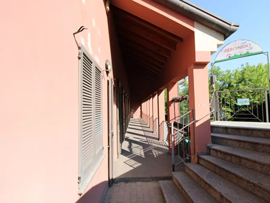 Immagine 5 di Negozio in vendita  in Via Lambro 72-80 a Macherio