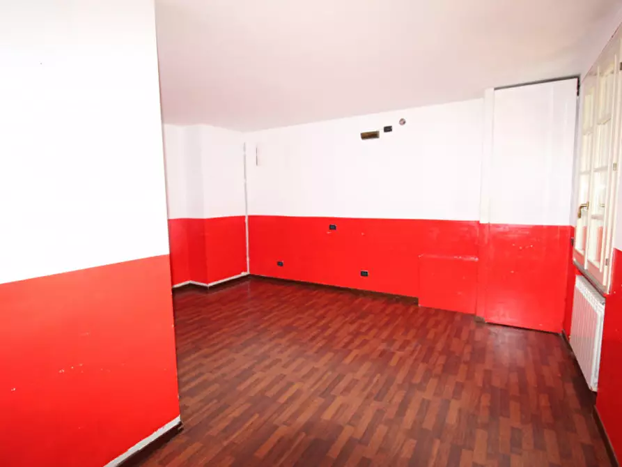 Immagine 8 di Negozio in vendita  in Via Lambro 72-80 a Macherio