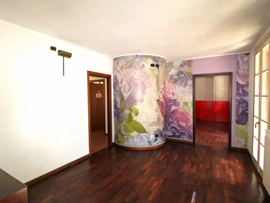 Immagine 12 di Negozio in vendita  in Via Lambro 72-80 a Macherio