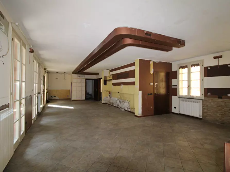 Immagine 16 di Negozio in vendita  in Via Lambro 72-80 a Macherio