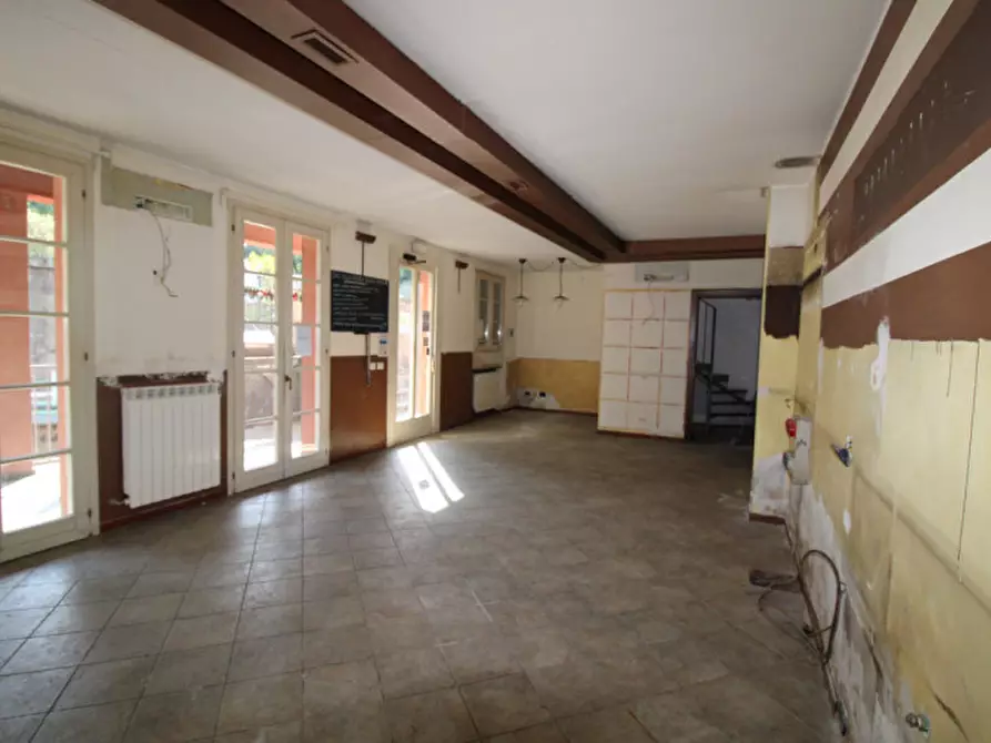 Immagine 19 di Negozio in vendita  in Via Lambro 72-80 a Macherio