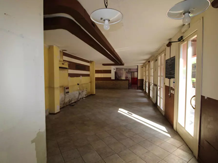 Immagine 21 di Negozio in vendita  in Via Lambro 72-80 a Macherio