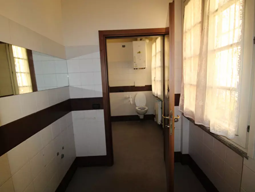 Immagine 23 di Negozio in vendita  in Via Lambro 72-80 a Macherio